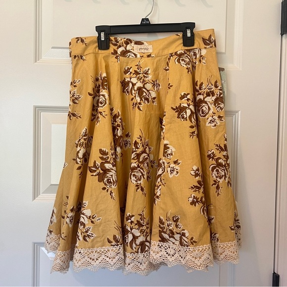 Persnickety Yellow Floral Skirt with Lace - Picture 7 of 8
